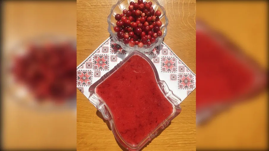 Брусниця свіжа,перетерта з цукром - 3