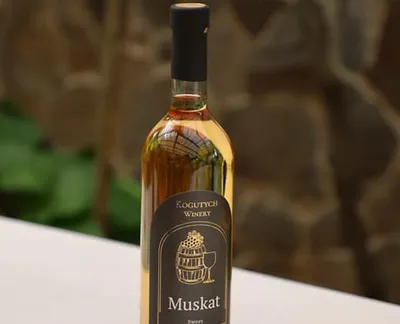 Вино "Мускат Солодке"-harvy.market